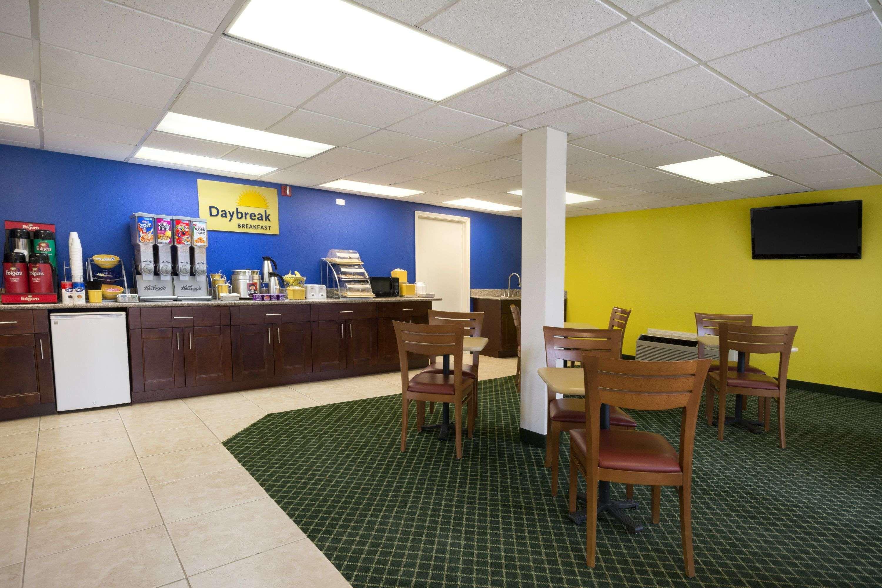 Days Inn By Wyndham Alma Extérieur photo